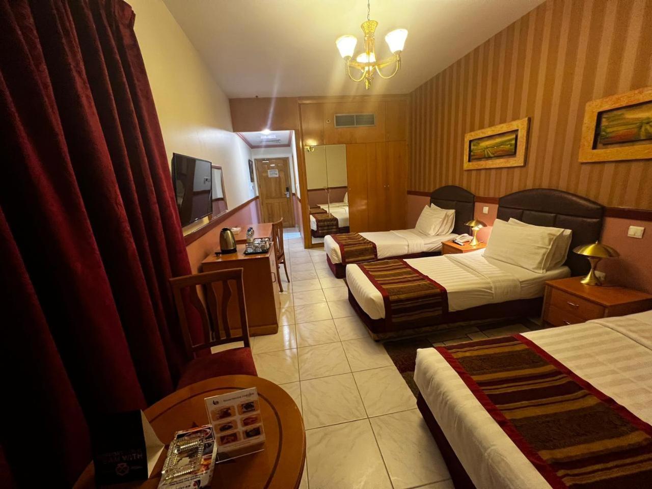 New California Hotel Dubai Exterior foto
